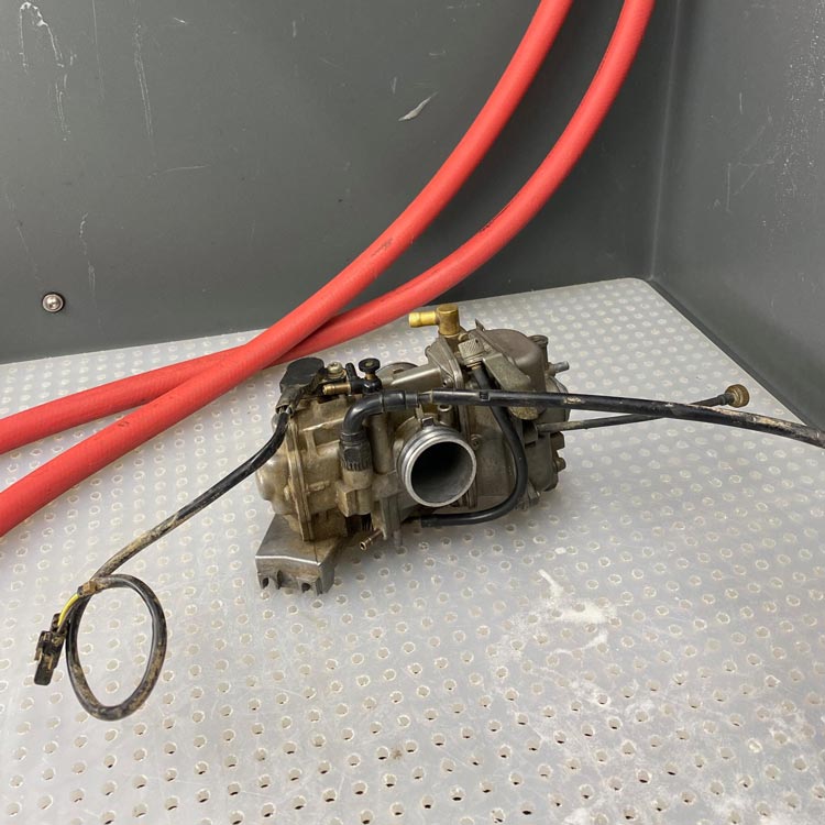 Förgasare till Honda crossmotor före vattenpolering